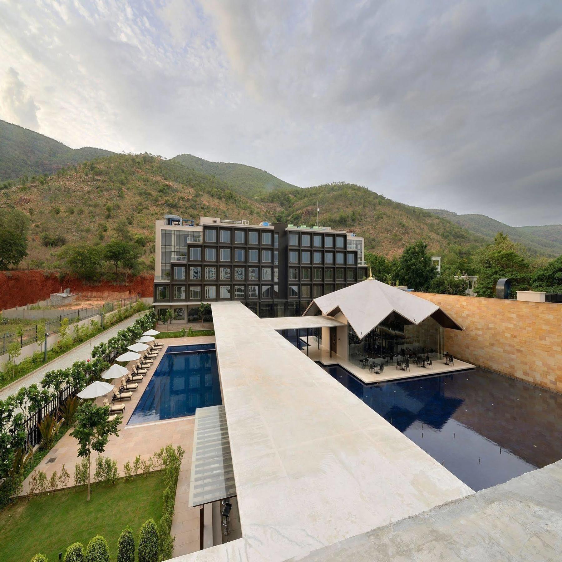 Hotel Marasa Sarovar Premiere à Tirupati Extérieur photo