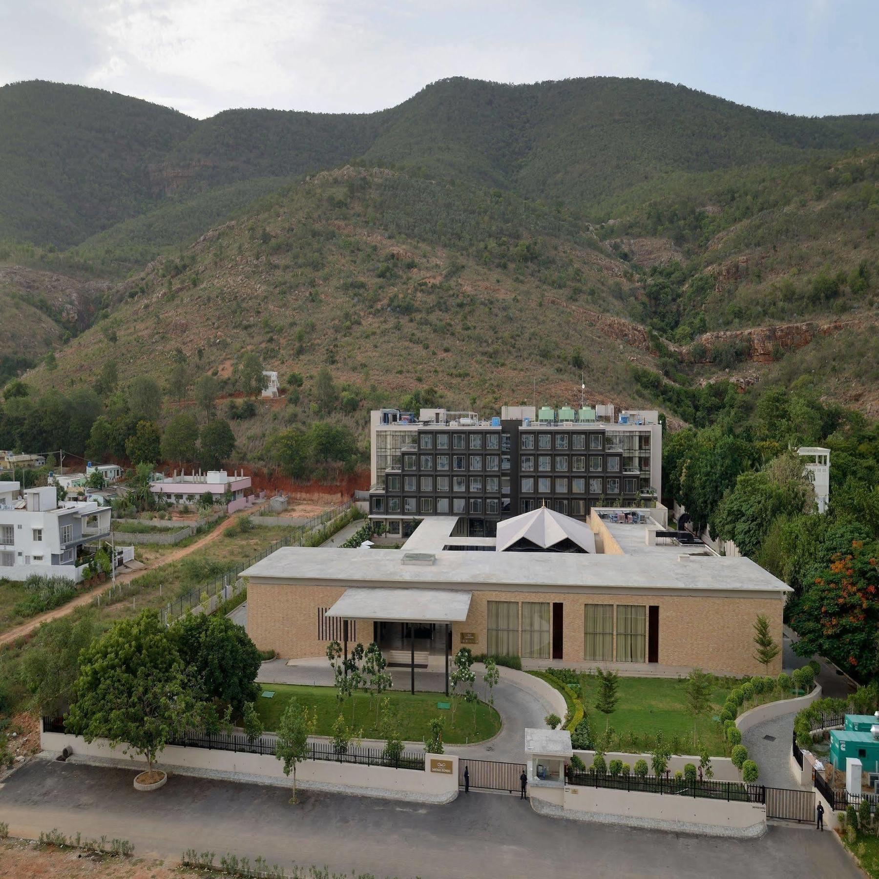 Hotel Marasa Sarovar Premiere à Tirupati Extérieur photo